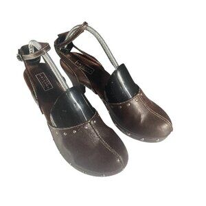 STUDDED CLOGS